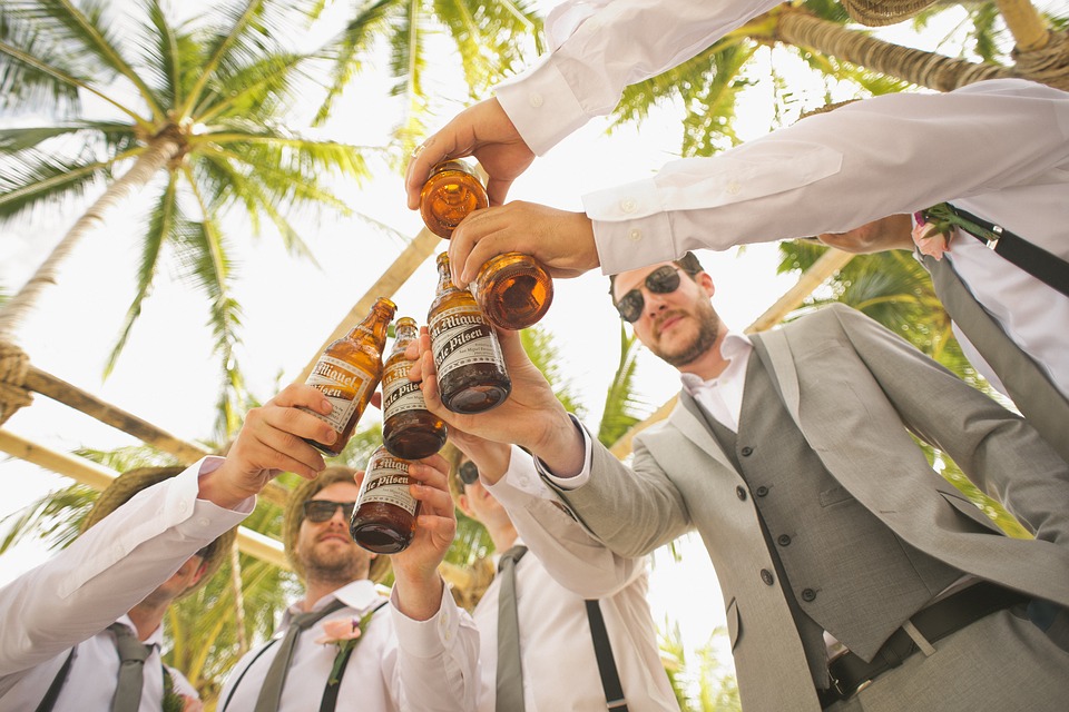 People drinking beer