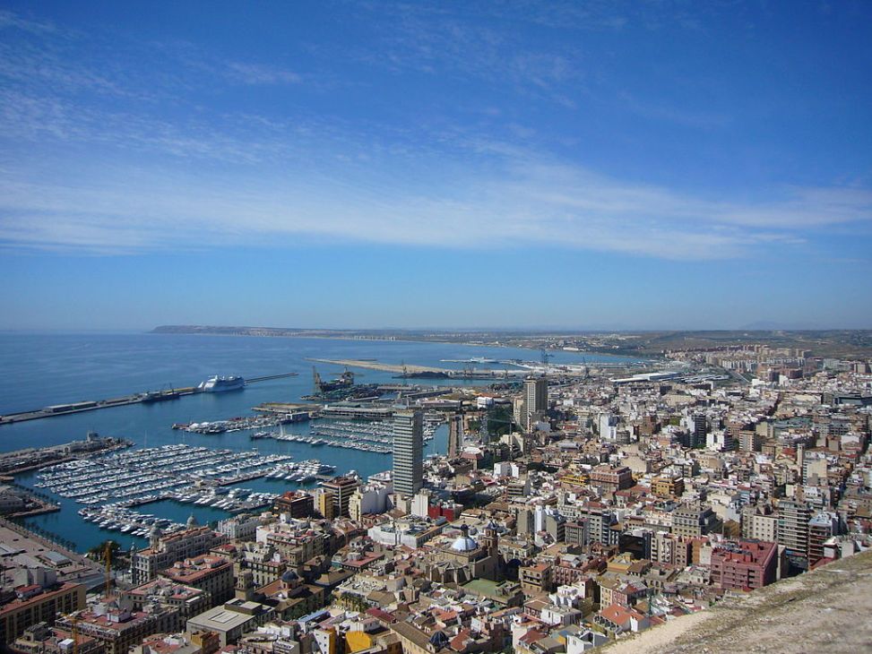 Alicante port