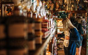 Thumbnail for Souvenirs to Buy while Travelling to Alicante