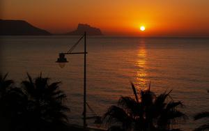 Thumbnail for Exciting Ways to Experience Alicante’s Sunrise